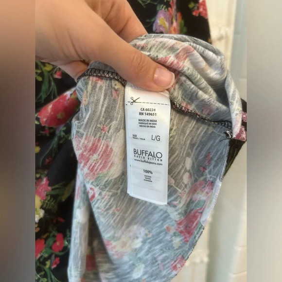 Buffalo David Bitton black floral T shirt size L - Picture 3 of 5